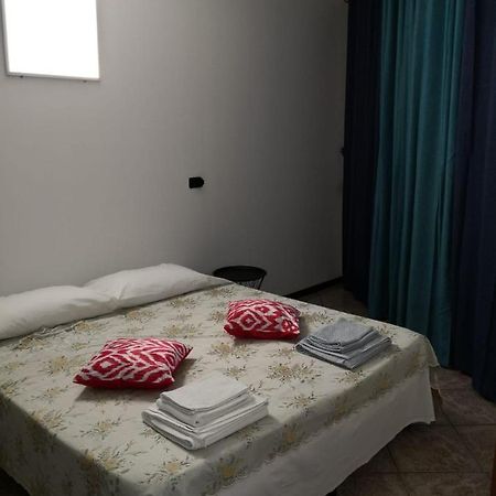 Lux Rho Fiera Bed & Breakfast Lainate Eksteriør bilde